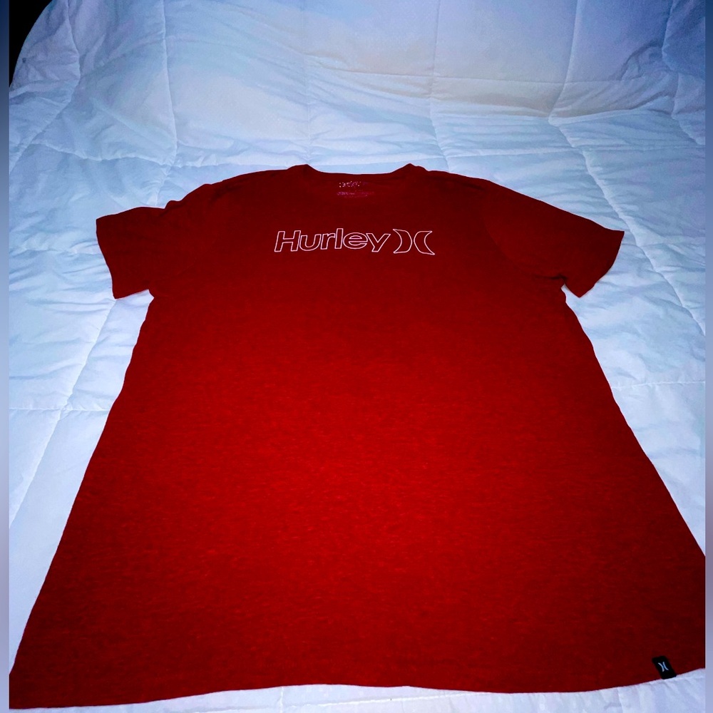 Hurley Graphic T-Shirt - Embrace the Surf and Street Aesthetic